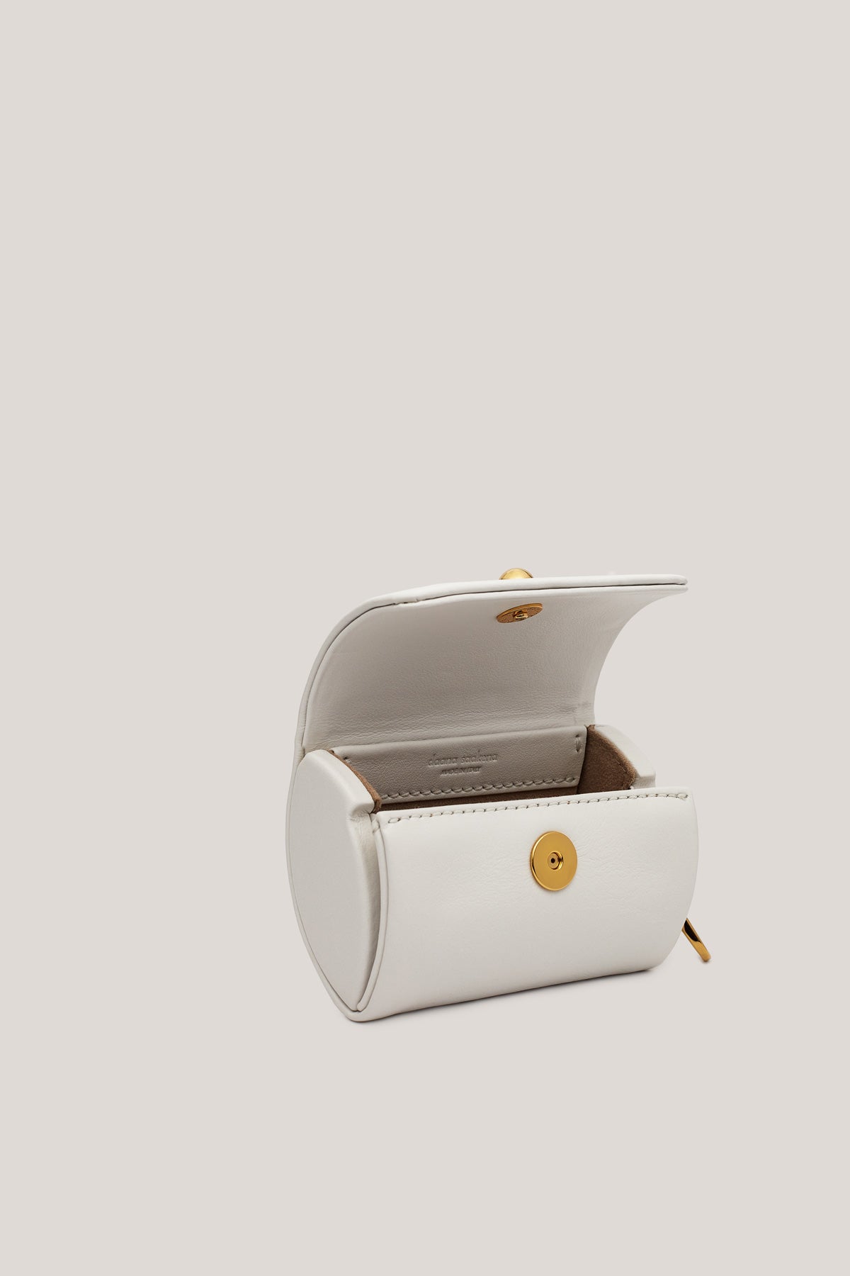 Didi bianco is an elegant, luxury and quality white wallet