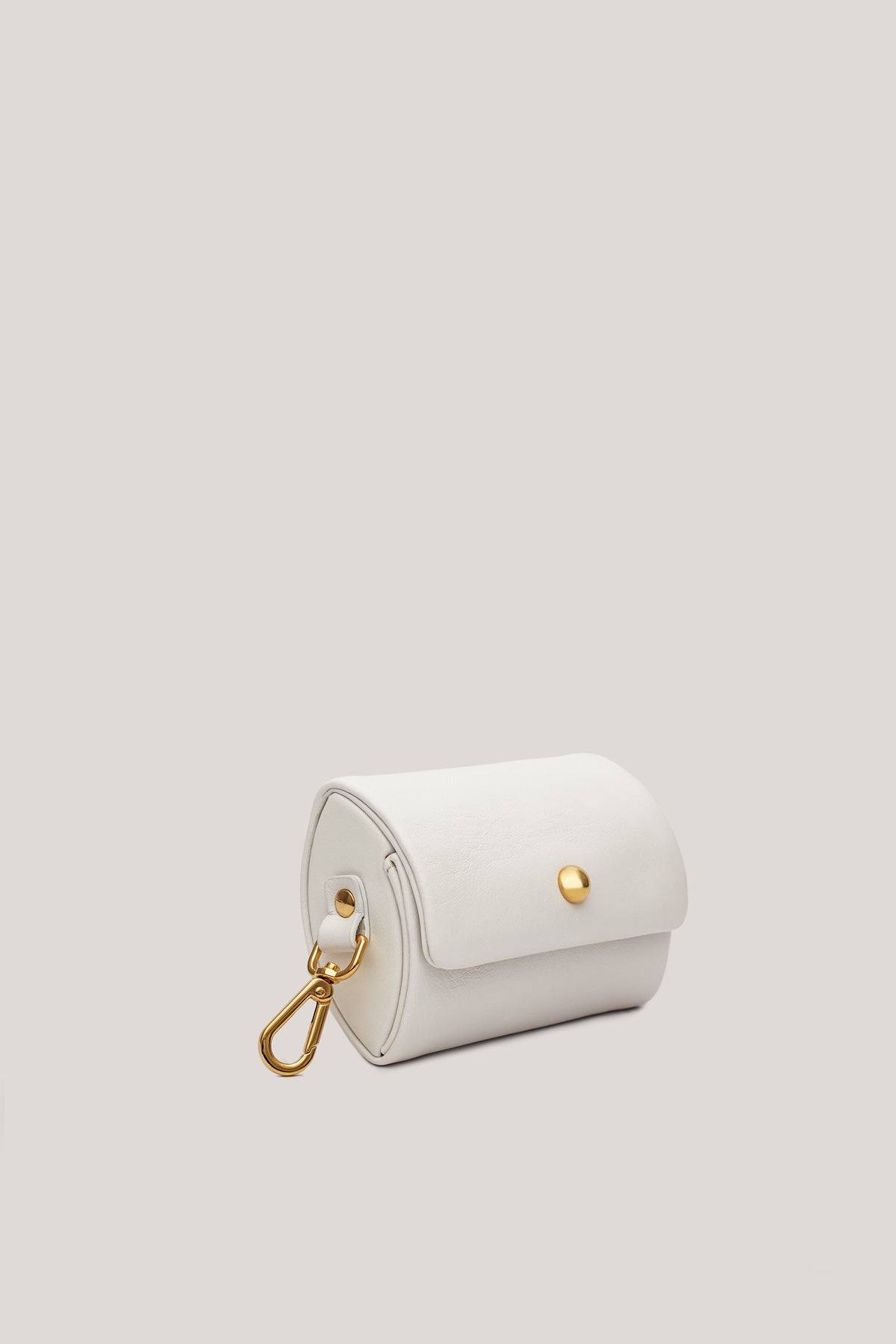 Didi bianco is a white elegant coin bag made of quality leather
