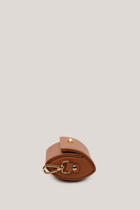 The Didi carmelo is an elegant coin purse that can be used as a coin bag, a wallet, a key chain and more.