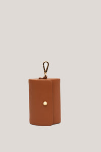 Didi carmelo  is a hand crafted coin purse in Italy from quality salvage leather derived from the production of daana saakena handbags.   